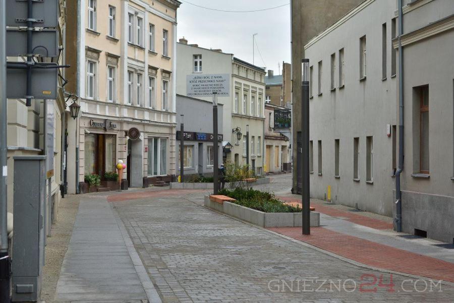 Marzec Apartamenty Gniezno Exterior foto